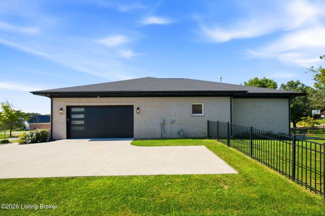 4027 Thomas Farm Dr, Louisville, KY 40299
