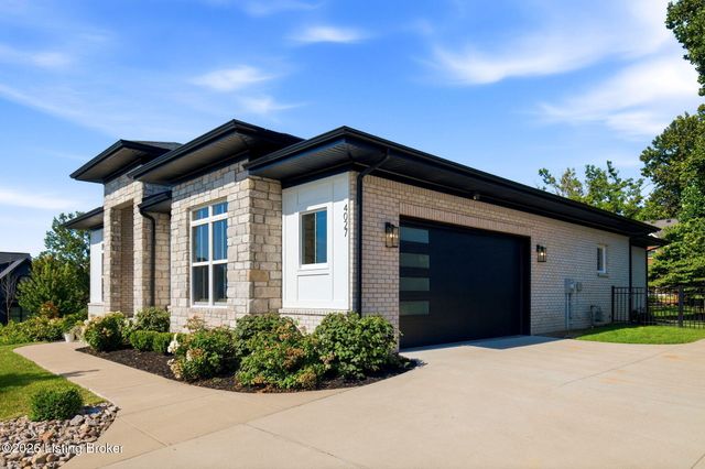 4027 Thomas Farm Dr, Louisville, KY 40299