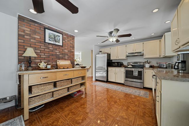 8 Chongor Drive, Newton, NH 03858