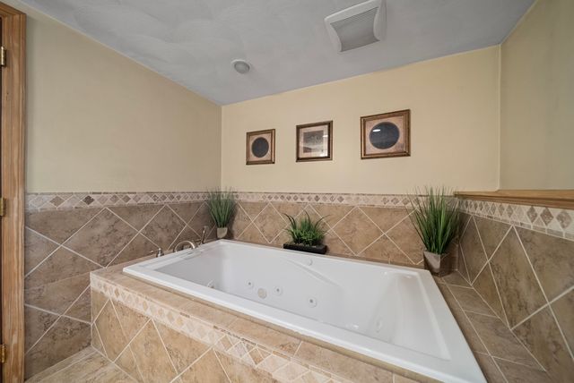 8 Chongor Drive, Newton, NH 03858