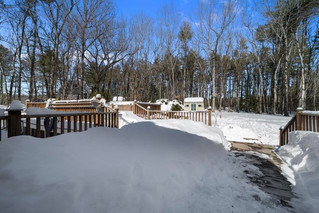8 Chongor Drive, Newton, NH 03858
