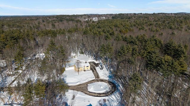 8 Chongor Drive, Newton, NH 03858