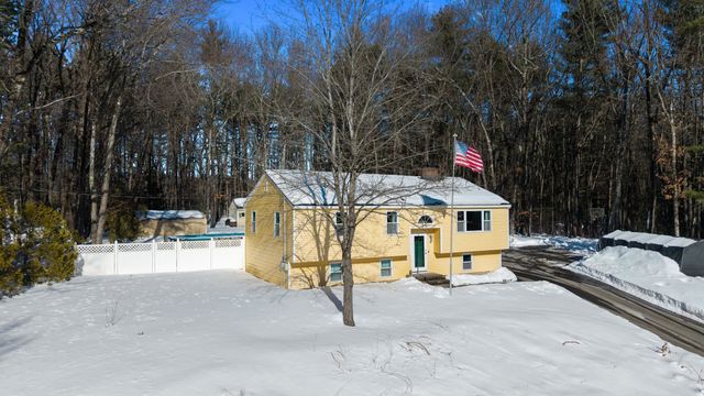8 Chongor Drive, Newton, NH 03858