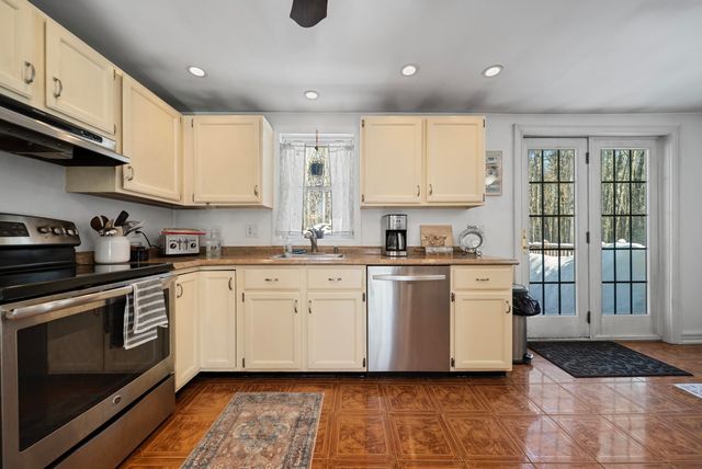 8 Chongor Drive, Newton, NH 03858