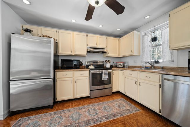 8 Chongor Drive, Newton, NH 03858