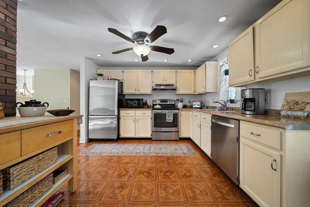 8 Chongor Drive, Newton, NH 03858