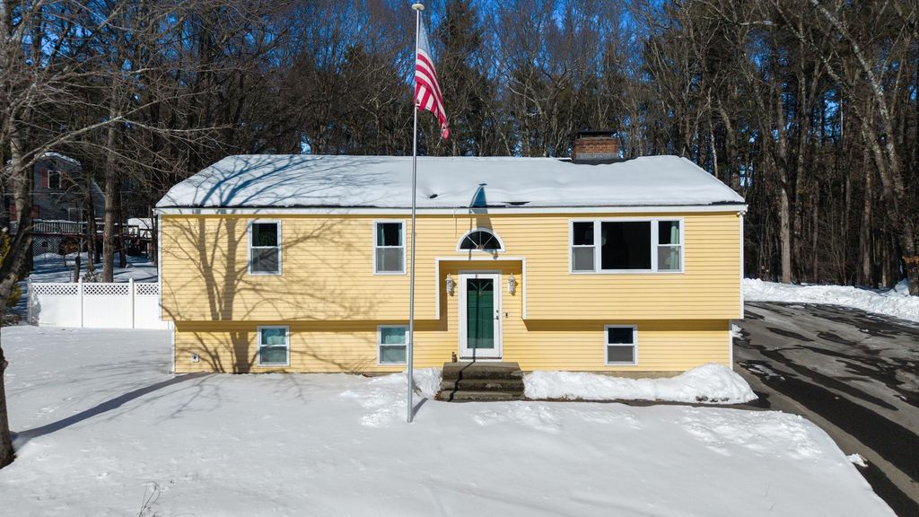 8 Chongor Drive, Newton, NH 03858