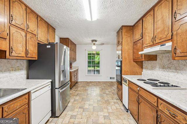 255 Helen Lane, Stockbridge, GA 30281