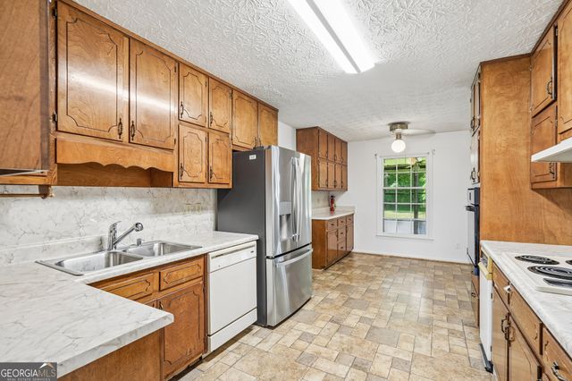 255 Helen Lane, Stockbridge, GA 30281