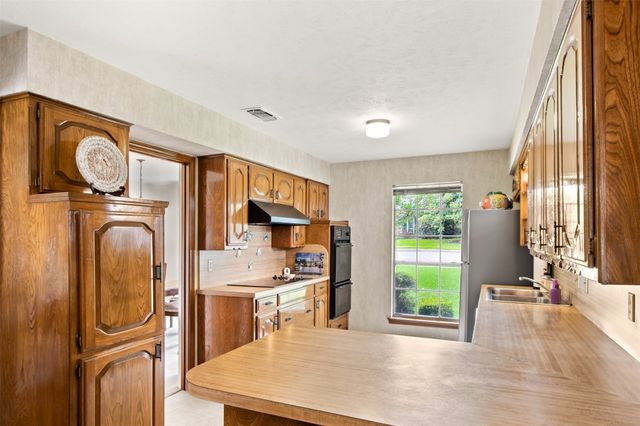 3301 Canterbury Drive, Plano, TX 75075