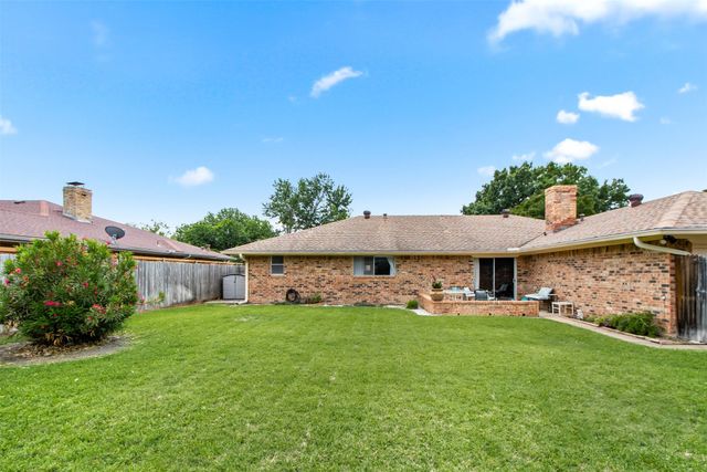 3301 Canterbury Drive, Plano, TX 75075