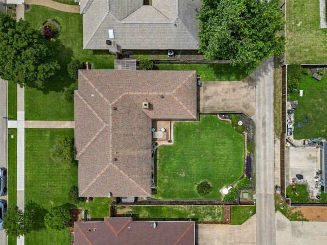 3301 Canterbury Drive, Plano, TX 75075