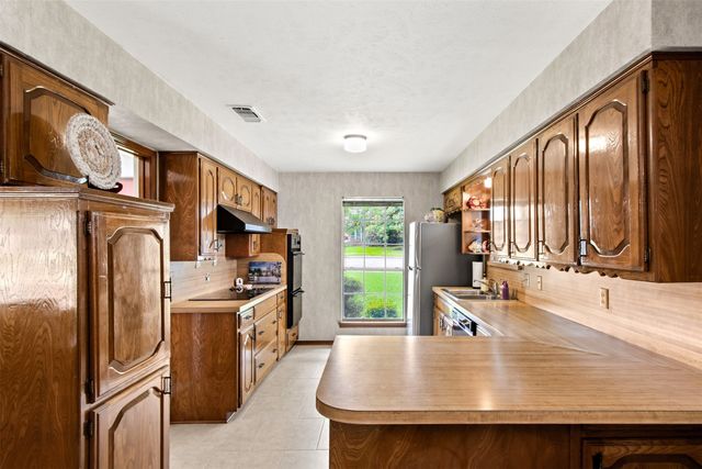 3301 Canterbury Drive, Plano, TX 75075