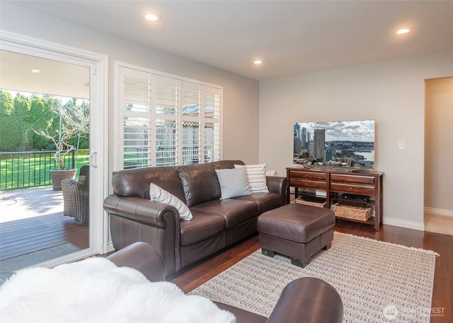 9612 15th Avenue NW, Seattle, WA 98117