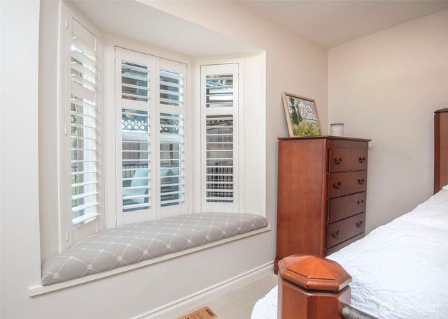 9612 15th Avenue NW, Seattle, WA 98117