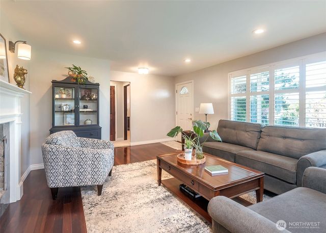 9612 15th Avenue NW, Seattle, WA 98117