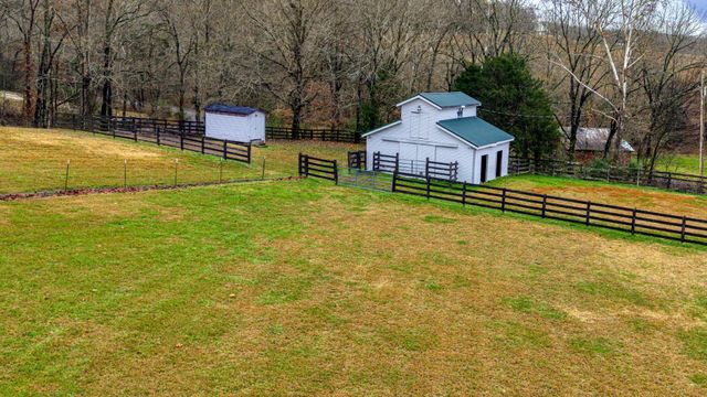 1910 Cedar Creek Rd, Vanleer, TN 37181