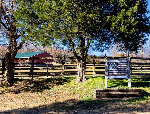 1910 Cedar Creek Rd, Vanleer, TN 37181