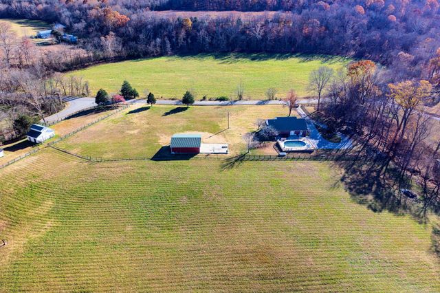 1910 Cedar Creek Rd, Vanleer, TN 37181