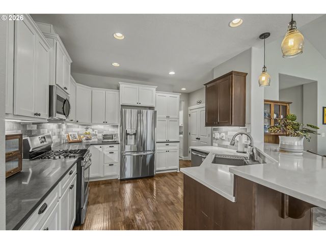 18765 LELAND Rd, Oregon City, OR 97045