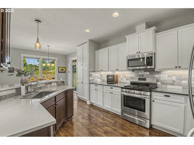 18765 LELAND Rd, Oregon City, OR 97045