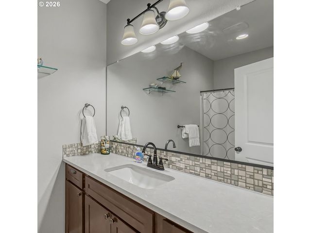 18765 LELAND Rd, Oregon City, OR 97045