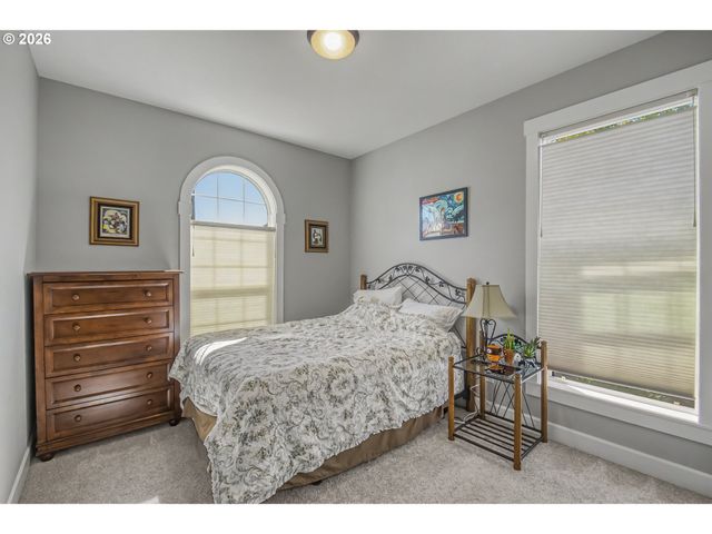 18765 LELAND Rd, Oregon City, OR 97045