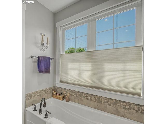 18765 LELAND Rd, Oregon City, OR 97045