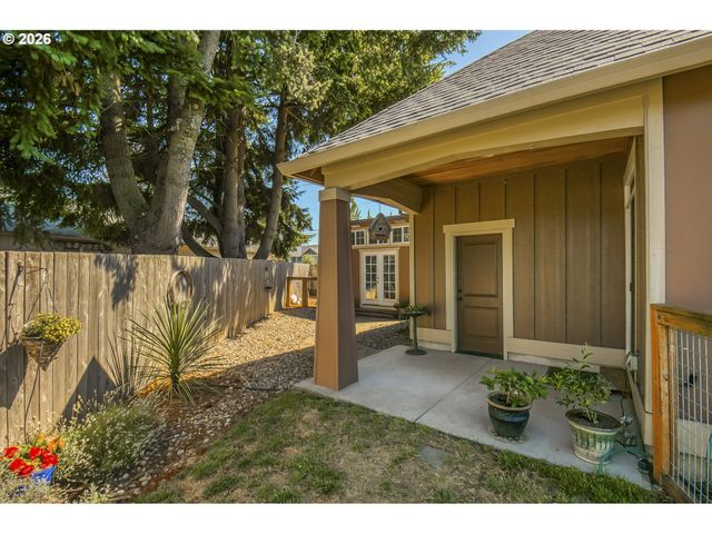 18765 LELAND Rd, Oregon City, OR 97045
