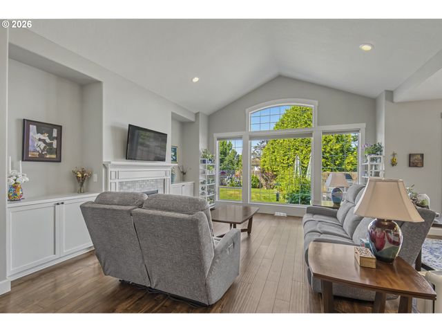 18765 LELAND Rd, Oregon City, OR 97045