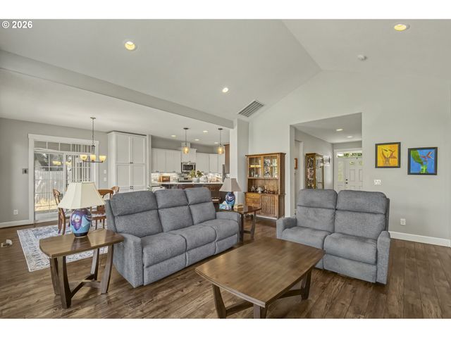 18765 LELAND Rd, Oregon City, OR 97045