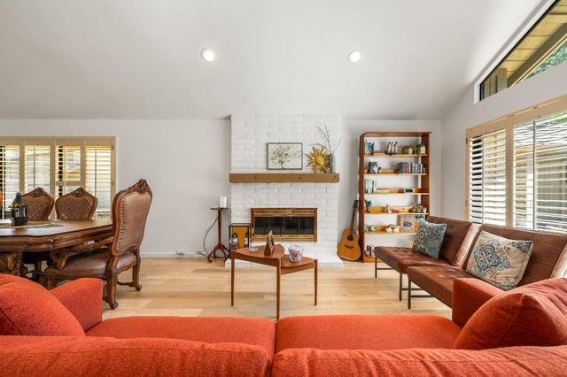 2188 Promontory Point Ln, Gold River, CA 95670