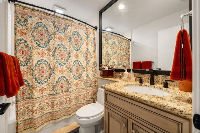 2188 Promontory Point Ln, Gold River, CA 95670