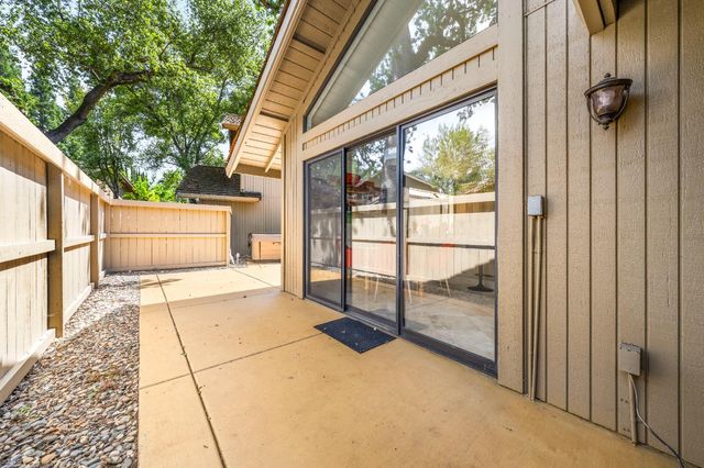2188 Promontory Point Ln, Gold River, CA 95670