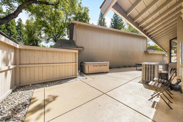 2188 Promontory Point Ln, Gold River, CA 95670