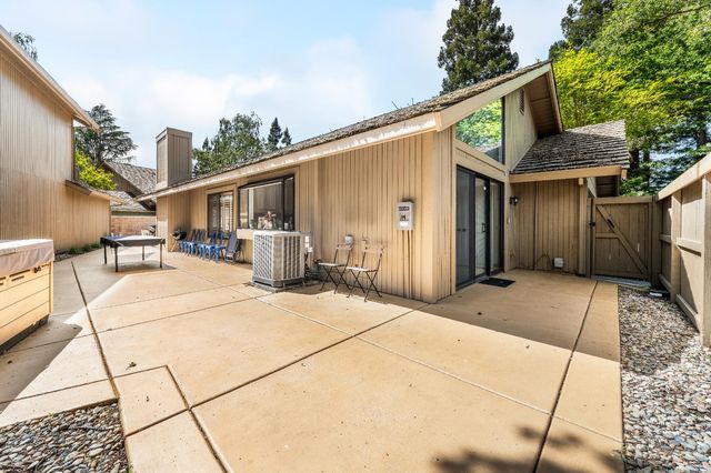 2188 Promontory Point Ln, Gold River, CA 95670