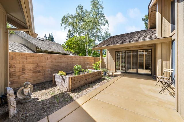 2188 Promontory Point Ln, Gold River, CA 95670