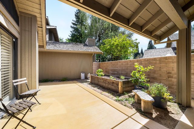 2188 Promontory Point Ln, Gold River, CA 95670