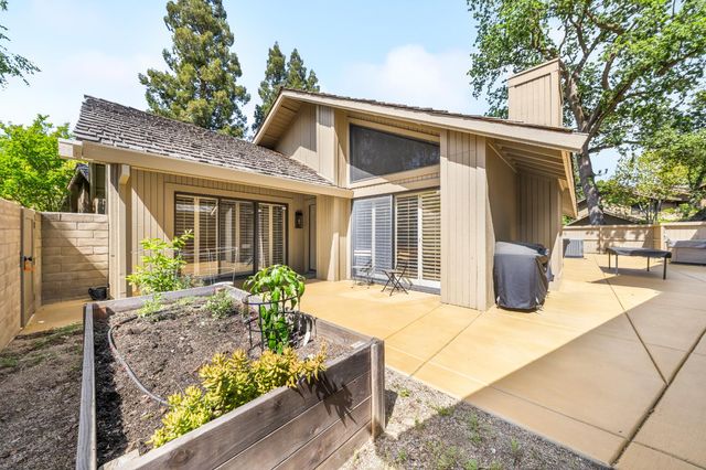 2188 Promontory Point Ln, Gold River, CA 95670