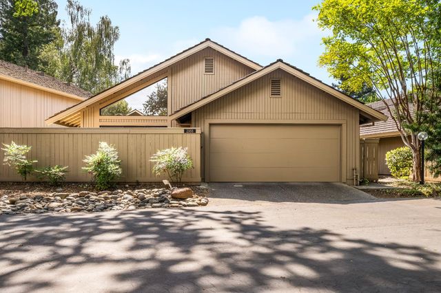 2188 Promontory Point Ln, Gold River, CA 95670
