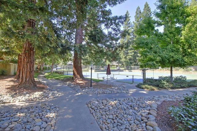 2188 Promontory Point Ln, Gold River, CA 95670