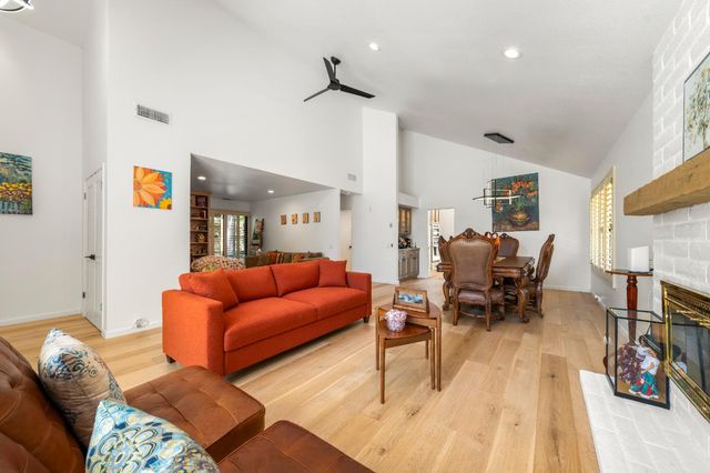 2188 Promontory Point Ln, Gold River, CA 95670