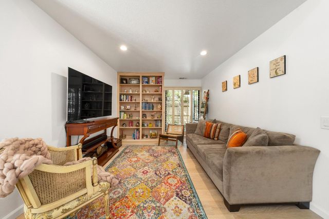 2188 Promontory Point Ln, Gold River, CA 95670