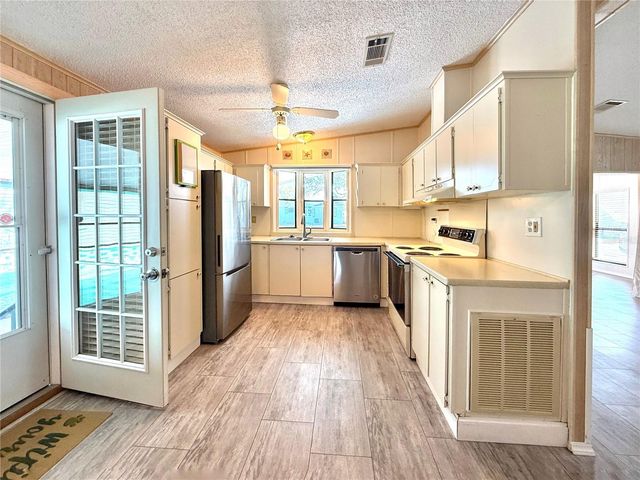 108 N SAINT GEORGE CIRCLE, Apollo Beach, FL 33572