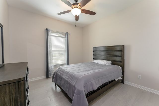 17 Valdarama Dr, Laguna Vista, TX 78578