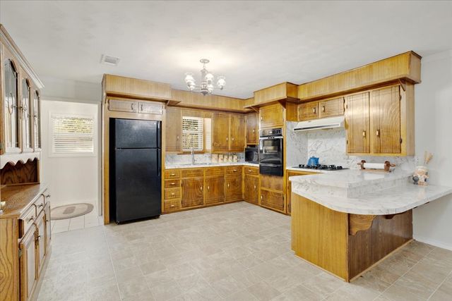 515 E Day Street, Denison, TX 75021