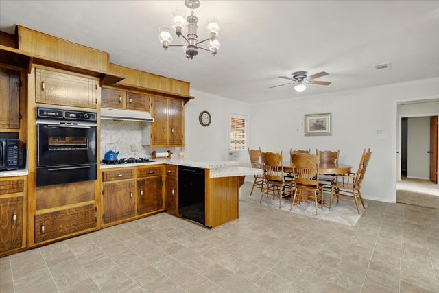 515 E Day Street, Denison, TX 75021