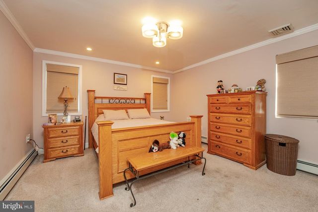 33 W MEYRAN AVE, Somers Point, NJ 08244