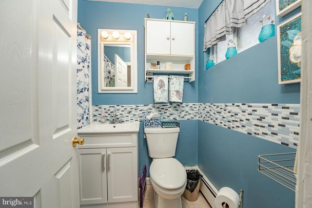 33 W MEYRAN AVE, Somers Point, NJ 08244