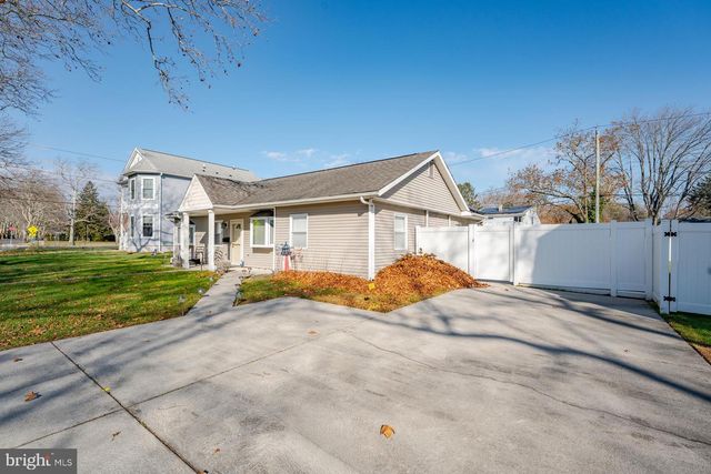 33 W MEYRAN AVE, Somers Point, NJ 08244